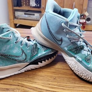 NIKE KYRIE 7 'COPA' BASKETBALL SHOES